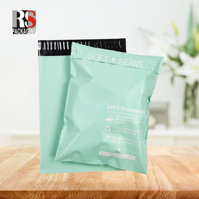 LDPE plástico Poly bolso de correo automático abanico bolsas de correo plegadas en un rollo tamaño personalizado