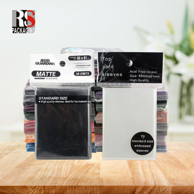 Manos de cartas de juego de comercio personalizadas manchas de tarjeta de plástico transparentes y duras protector