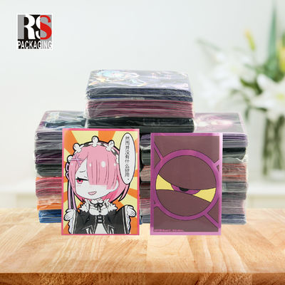 Protector de tarjetas de plástico holográfico Manchas personalizadas Impermeable a los golpes A prueba de polvo