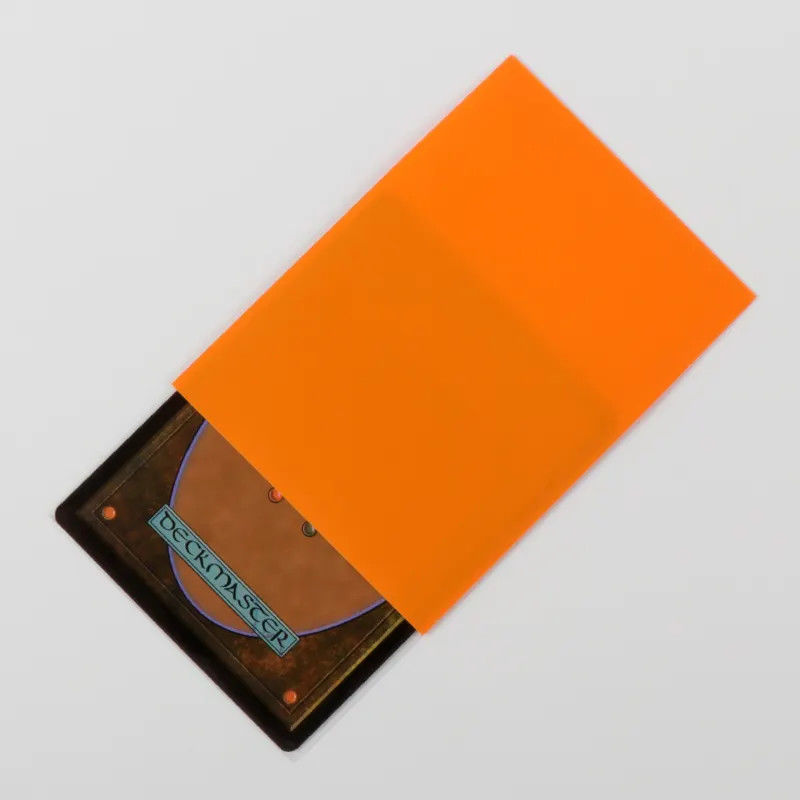 Personaliza el juego y los porta tarjetas de visita de varios colores para proteger las tarjetas en todas las direcciones